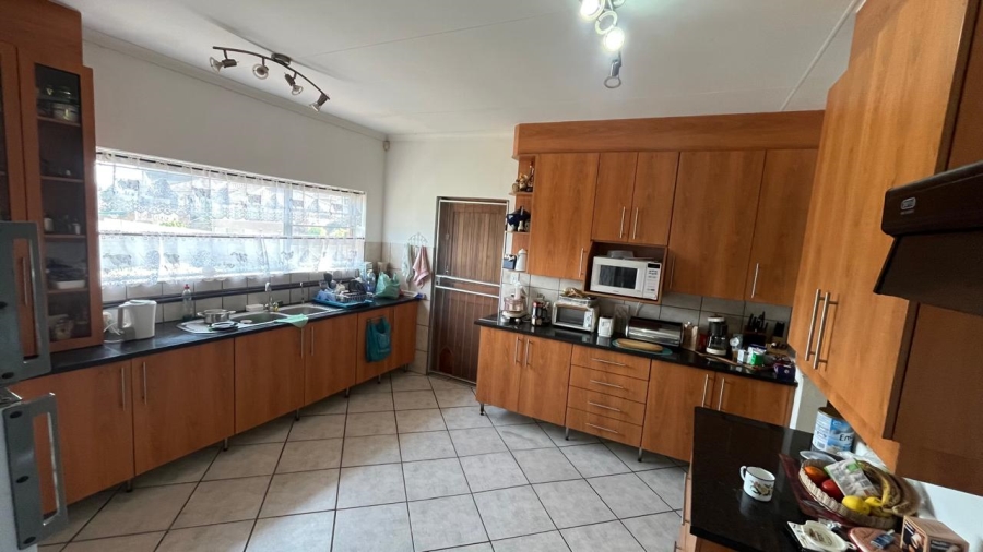 5 Bedroom Property for Sale in Wavecrest Eastern Cape
